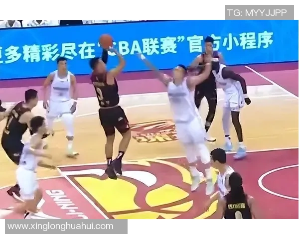 2016年CBA精彩对决上海队迎战深圳队全场回顾与精彩瞬间分析