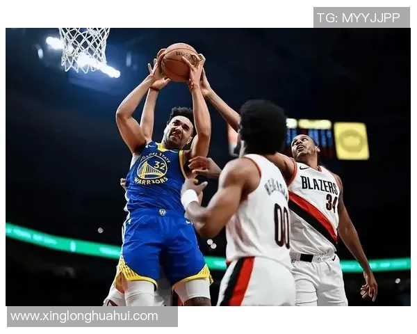 勇士与开拓者激战库里领衔展现超凡实力引领球队争夺胜利